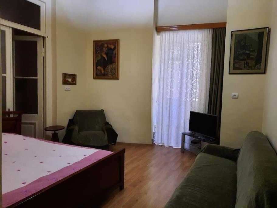 Nataly Apartament-Old Tbilisi Center Exterior photo